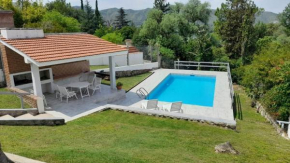 Chalet con piscina vista al lago montañas